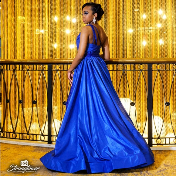 Evening Gown - Picture 7 of 7